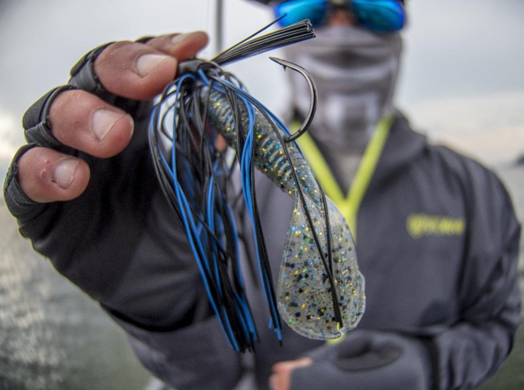 What trailer do you prefer for a swim jig? A swimbait or craw style trailer?  📸 @motionfishing Sexy Shad Swim jig 🥵 Follow…